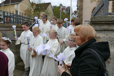 1. Heilige Kommunion in St. Crescentius (Foto: Karl-Franz Thiede)